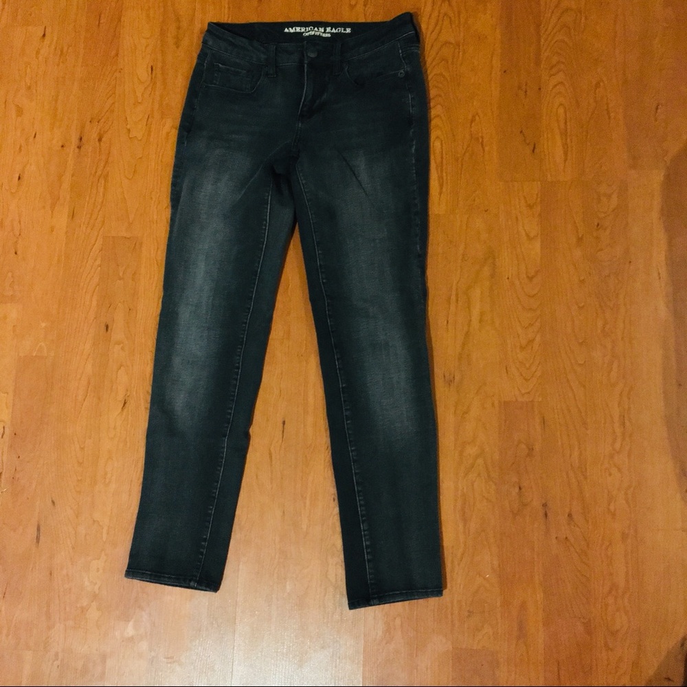 Mid-rise black AE Jeans